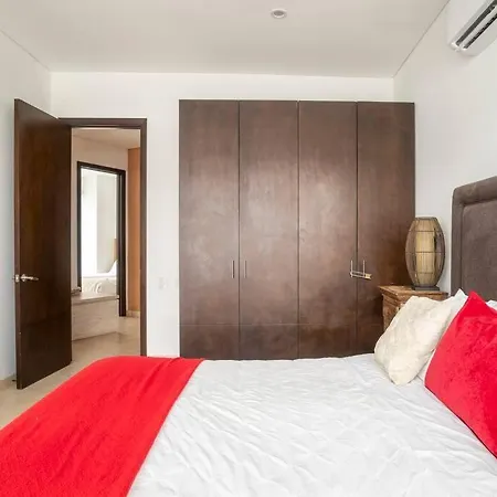 Oceanview 5br Penthouse, With Housekeeping Included *